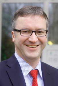 Klaus Jahnke leitet den Bereich Personal und Wirtschaft und ist stolz auf die Angebote zur Vereinbarkeit von Familie und Beruf. Foto: Klinikum Braunschweig gGmbH