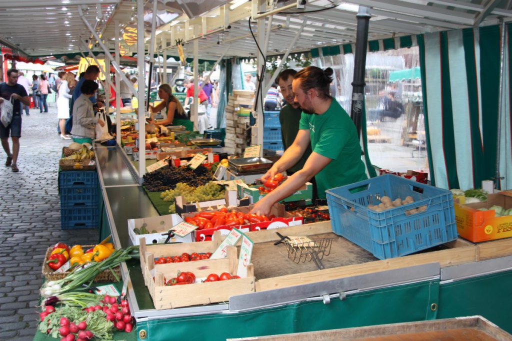 Marttreiben auf dem Altstadtmarkt.