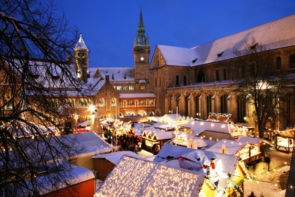 Perfekt wird das Weihnachtsmarktwonderland, wenn Schnee liegt. Foto: BSM/b2