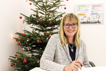 Heike Prieß, die Weihnachtsfrau beim Stadtmarketing. Foto: Stephen Dietl